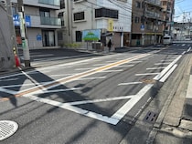 「クラクションを鳴らされた」　意外と知らない、道路の『四角い枠』の意味は？