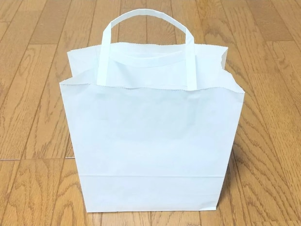 もらった紙袋、引き出しにしまうの待った! 浮かせる収納に変えた方法がこちら【再利用テク4選】