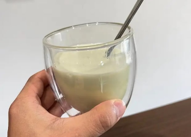 牛乳に入れて飲んでいるところの画像（撮影：キジカク）