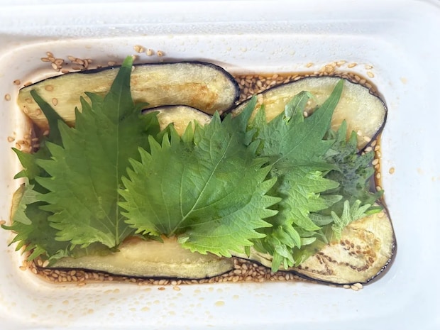 具材はナスと大葉でOK! 焼いて漬けるだけの一品が「ご飯に合う」「そうめんにものせたい」