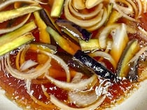 そうめんつゆに『ナス』を浸して！　プロ直伝の食べ方に「つるりと完食」「作り置きにいい」