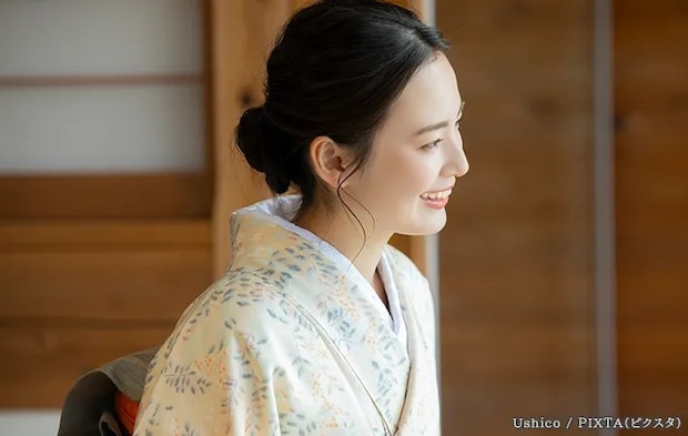 着物を着た女性の写真