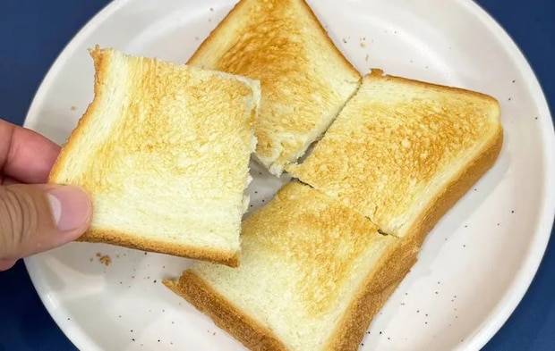 食パンを軽くトーストした画像（撮影：キジカク）