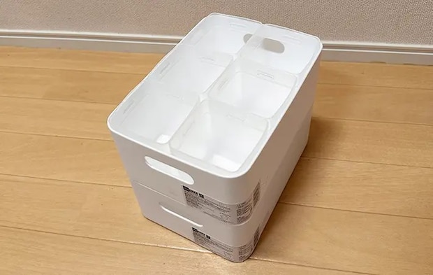 ダイソーの収納ボックスとくつした整理カップを組み合わせた写真（撮影：grapeライフハック編集部）