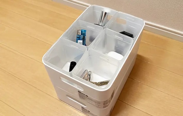 ダイソーの収納ボックスとくつした整理カップを組み合わせた写真（撮影：grapeライフハック編集部）