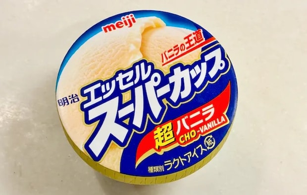 『明治 エッセル スーパーカップ』の画像（撮影：エニママ）