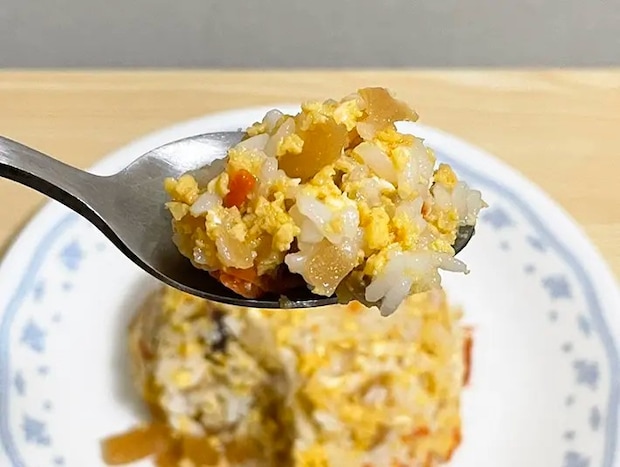 ちらし寿司の素を入れた焼き飯の写真（撮影：grapeフード編集部）