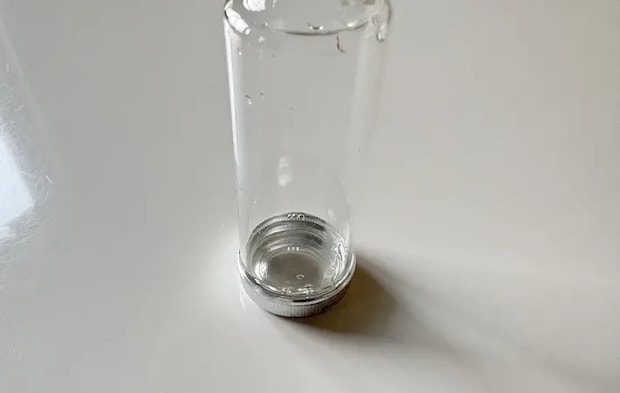 ハッカ油と消毒用エタノールを混ぜた画像（撮影：エニママ）