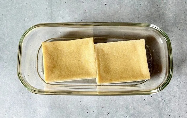 高野豆腐を水で戻している画像（撮影:エニママ）