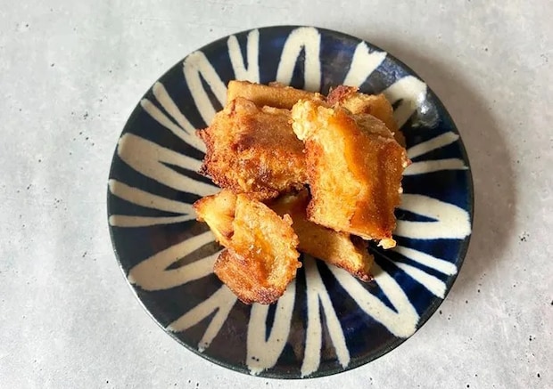 高野豆腐の唐揚げをお皿に盛り付けた画像（撮影:エニママ）