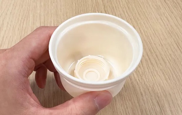 スリコのハンドル付きペットボトル用コップの写真（撮影：grape編集部）