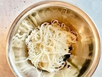そうめんに『6枚』混ぜてみて！　めんつゆいらずの食べ方に「いつもと一味違う」