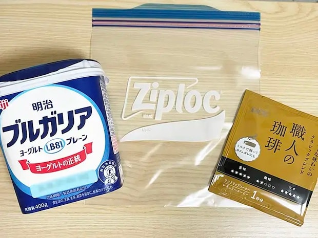 ドリップコーヒー、ヨーグルト、ジッパー袋の写真（撮影：grapeフード編集部）