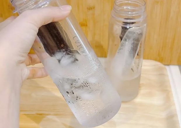 『一本氷と通常氷の比較』写真（撮影：キジカク）