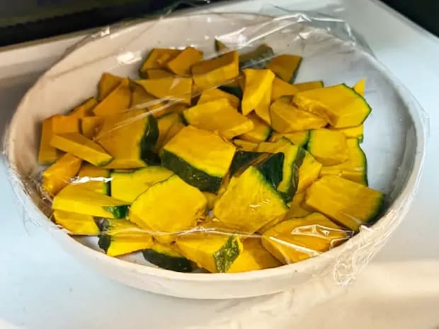 レンチンで作るカボチャの副菜 食べた夫が「これはウマい!」