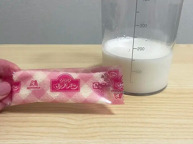 牛乳とゼラチンの写真（撮影：grapeフード編集部）
