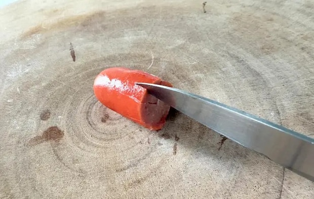 更に十字に切り込みを入れている画像（撮影：エニママ）