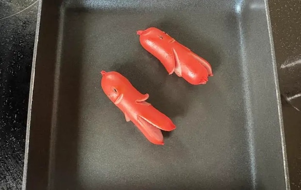 ウインナーを焼いている画像（撮影：エニママ）