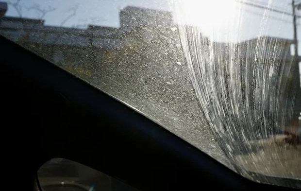 『車のフロントガラスの汚れ』の写真