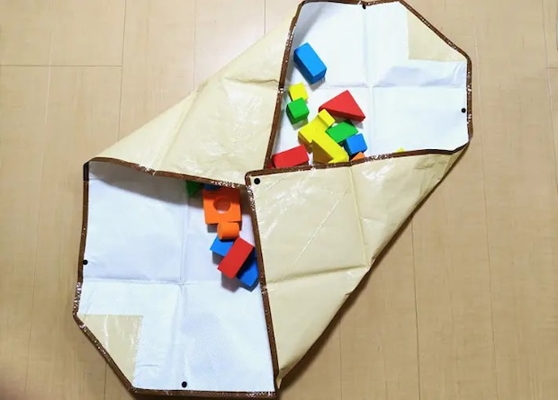 対角線のスナップボタンをとめた画像（撮影：エニママ）