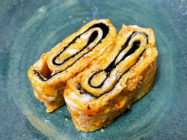 完成した食べるラー油と焼き海苔を入れた玉子焼きの写真（撮影：grapeフード編集部）