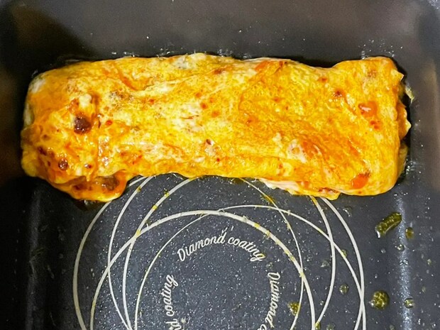 『大さじ1杯』でピリ辛ザクザク食感 玉子焼きのアレンジに「パンチが効いてる」「食べ応えあり」