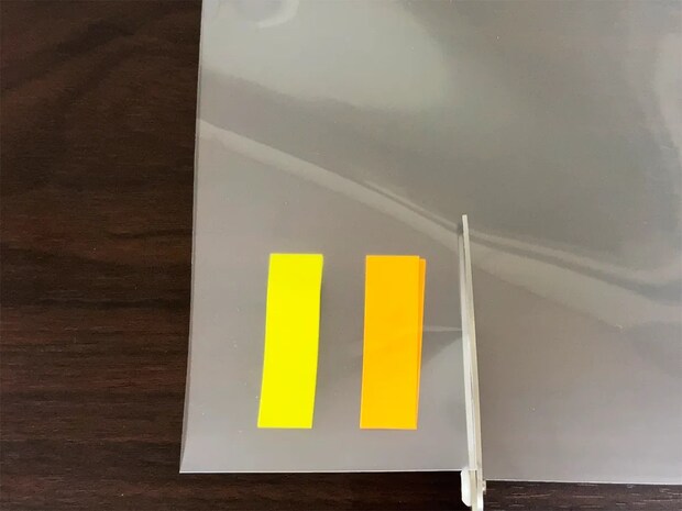 クリアファイルをハサミで切って…　できたものが「職場で活躍した！」