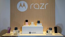 モトローラが独自AIを強化したフリップ式折りたたみスマホ「motorola razr 60」を10月10日発売へ