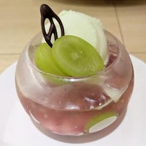 【くら寿司】エメラルドマスカットパフェは「KURA ROYAL」なのです / それは「王の」「王室の」を意味する言葉