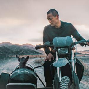 罪を背負った青年と犬の絆を美しい映像で紡ぐ　映画『ブラックドッグ』グァン・フー監督インタビュー「1つのシーンに28日かけることもありました」