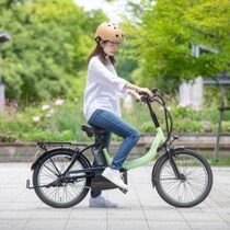 パナソニックの漕がずに進むモビリティ「MU」、電動アシスト自転車との違いは？