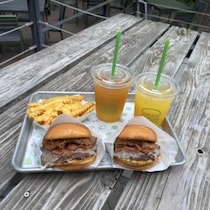 日本でアメリカ本場の味を堪能!? 秋限定の「サウザンバーベキュー」をShake Shack外苑いちょう並木店で食べてみた！