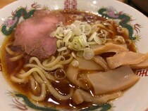「もち小麦」を使ったハイクオリティな極太麺！ リニューアルした「麺神」が凄い