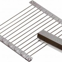 「手のひらサイズで本格BBQ」コニファーコーンの折りたたみ焼き網が人気！ソロキャンプにも◎