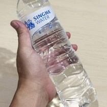 シンハビールのミネラルウォーターがむっちゃウマイので絶対に飲んでほしい