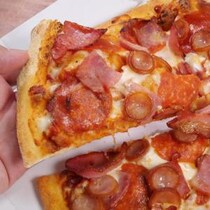 ドミノピザの「豚肉だらけの豚ピザ」がおいしいのでぜひとも食べてほしい / 豚＋豚＋豚＋豚のピザ