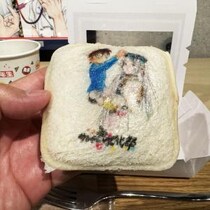 小学館に行って「コナンとフリーレンの公式パン」を食べたよ