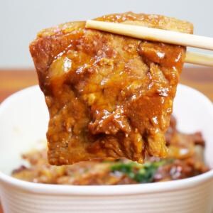 セブンイレブンの「江戸甘味噌使用 味噌ダレ豚丼」はご飯泥棒だからご飯を追加して買っておこう