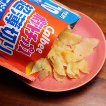 カルビーの「超薄切りポテトチップス」を食べたら別の意味で驚いた件