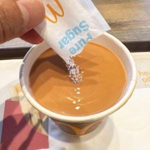 香港名物香港ミルクティーは香港マクドナルドでも飲めるよ / その名もローカルミルクティー