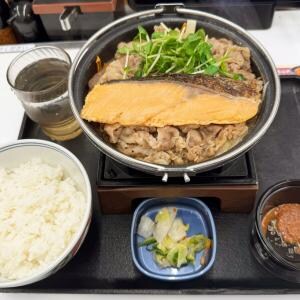 吉野家の「とんこつ醬油牛鍋膳」はこうして食べると北海道名物になる