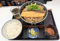 吉野家の「とんこつ醬油牛鍋膳」はこうして食べると北海道名物になる