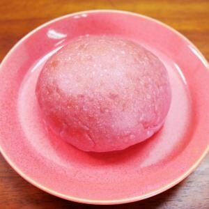 まだローソンの「クリームたっぷり！ふわもち冷やしクリームパン」を触ってないですと？