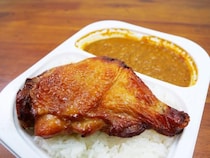 ほっかほっか亭の「ほっかローストチキンカレー」はどう食べればよいのか考えたい