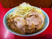 ラーメン二郎が試験的に「ニンニク入れますか？」と聞くのやめることが判明 / 新ルールも発表