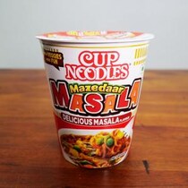 インドの「カップヌードル マサラ味」を食べた結果→ 謎野菜