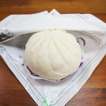 ファミマの「背脂ニンニク月見まん」を食べてこう思った