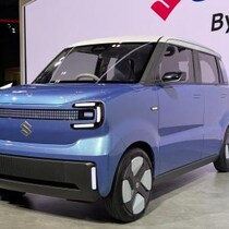 スズキ、軽乗用BEVのコンセプトモデル「Vision e-Sky」を世界初公開【ジャパンモビリティショー2025】