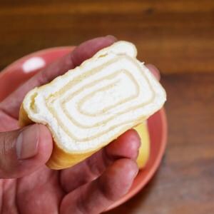 セブンイレブンの「７プレミアムもちもち食感のくるくるミルクレープ」はクリームを楽しむための存在