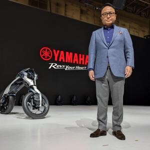 自立するバイク型ロボット「MOTOROiD」はAIで学習して“独り立ち”できるモデルに進化【ジャパンモビリティショー2025】